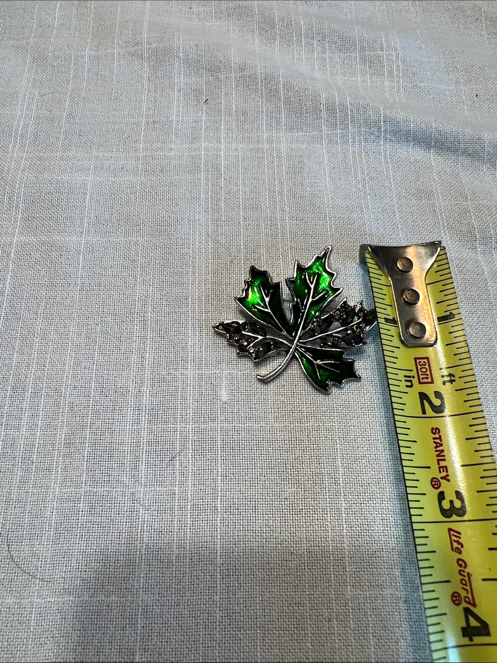 Green Enamel Maple Leaf Brooch with Rhinestones - Picture 4 of 6